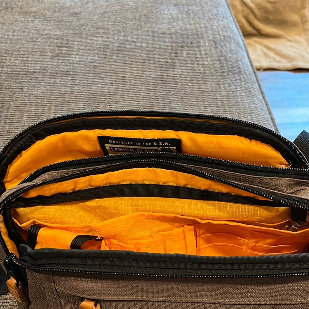 Lewis and Clark Brown Black Travel Waist Bag - Picture 2 of 3